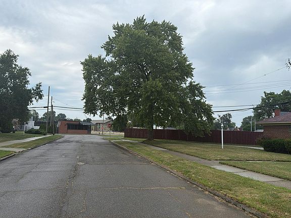5th image of 19360 Marlowe St