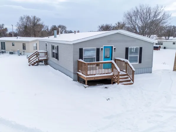 907 N Frontier Trl, Mandan, ND 58554