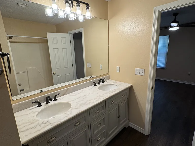 13401 Warren Dr — Photo 17