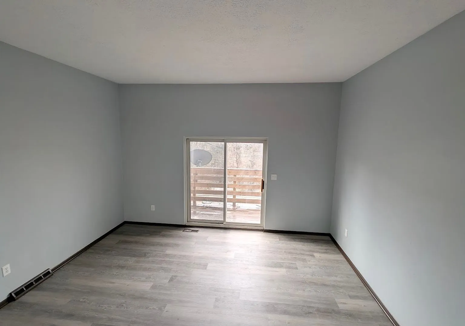 Avalon / Bellevue Border - Large 2 Br Townhouse, Central Air, Garage — Photo 2