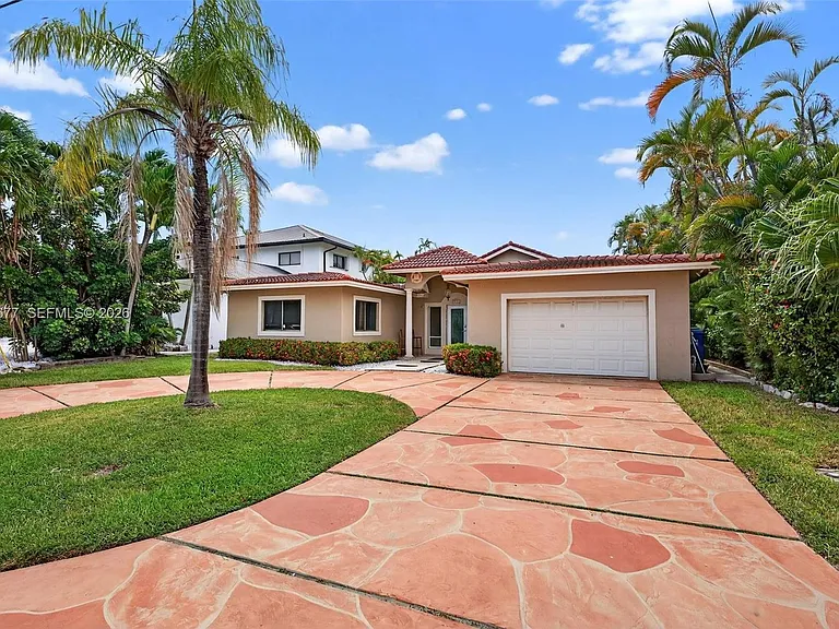 317 S Riverside Dr — Photo 11