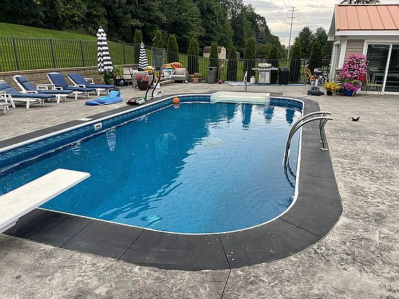4th image of 54810 Walnut Dr