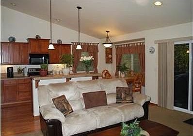 4th image of 50 E Soundview Dr