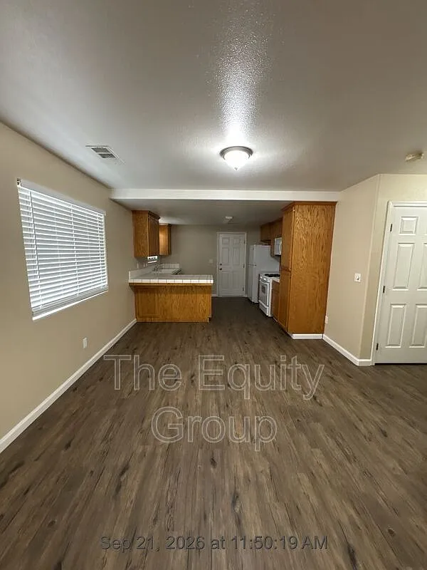 2 bed, 2.0 bath, 900 sqft, $1,600 — Photo 4