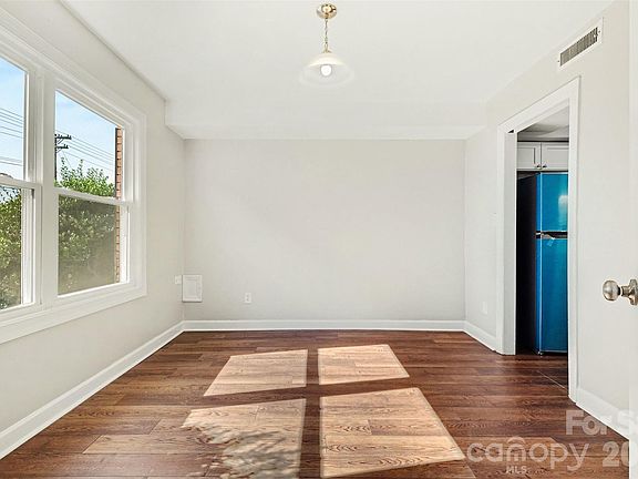 3rd image of 2705 N Center St APT 2