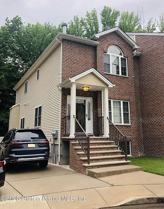 3 bed, 3.0 bath, 2474 sqft, $4,000 — Photo 1