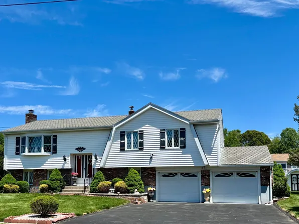 15 Bridle Path Lane, West Haven, CT 06516
