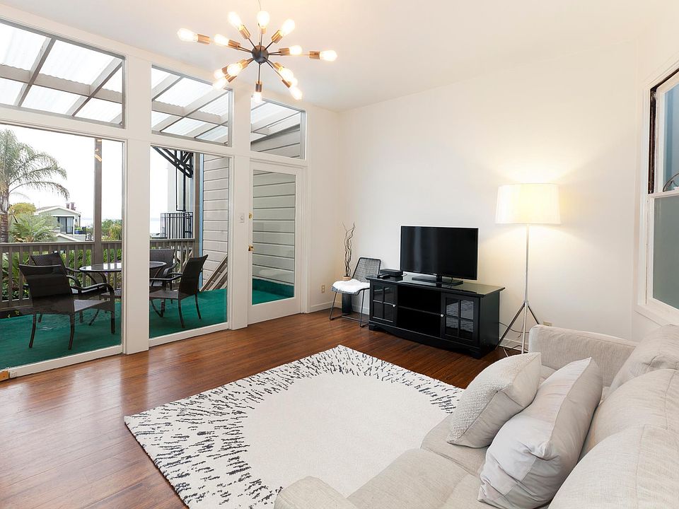 1st image of 360 Lombard St
