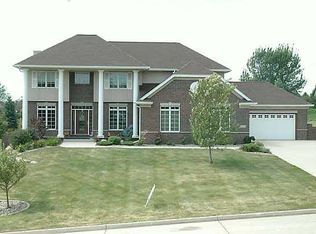 1657 Glen Oaks Dr, West Des Moines, IA 50266