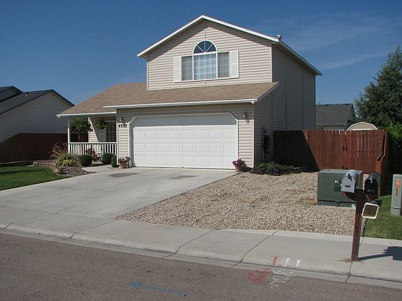 Extra off-street parking (for your RV or extra vehicle!)