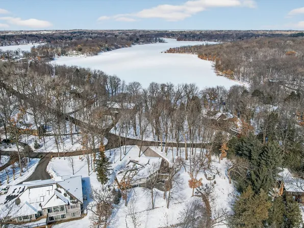 8475 Hidden Bay Trl N, Lake Elmo, MN 55042