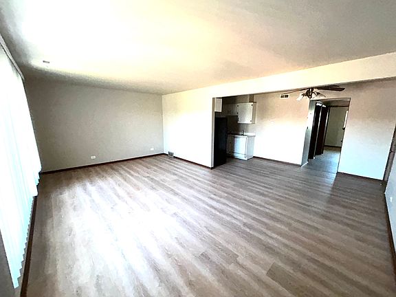 3rd image of 18019 Dixie Hwy #3