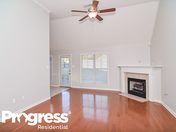 4th image of 135 Redbud Dr