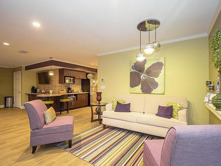 Peppertree Apartments and Townhomes Apartment Rentals Lawrence, KS