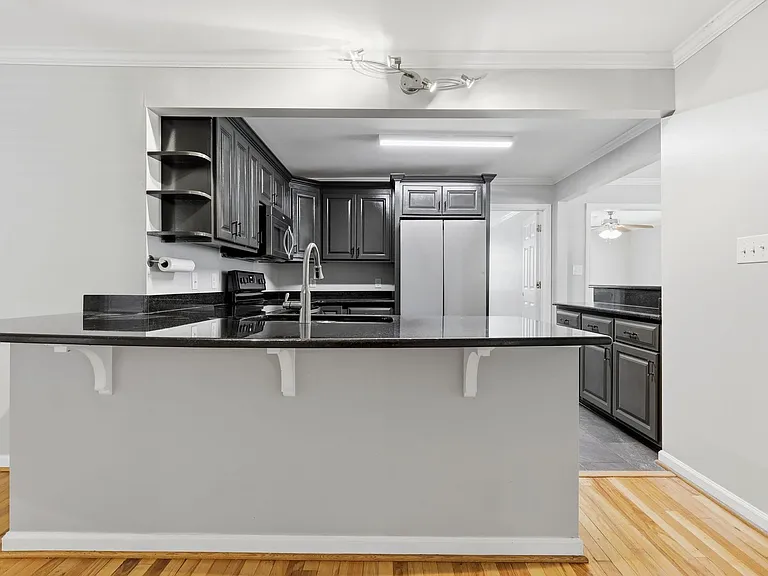 301 N 9th St — Photo 13
