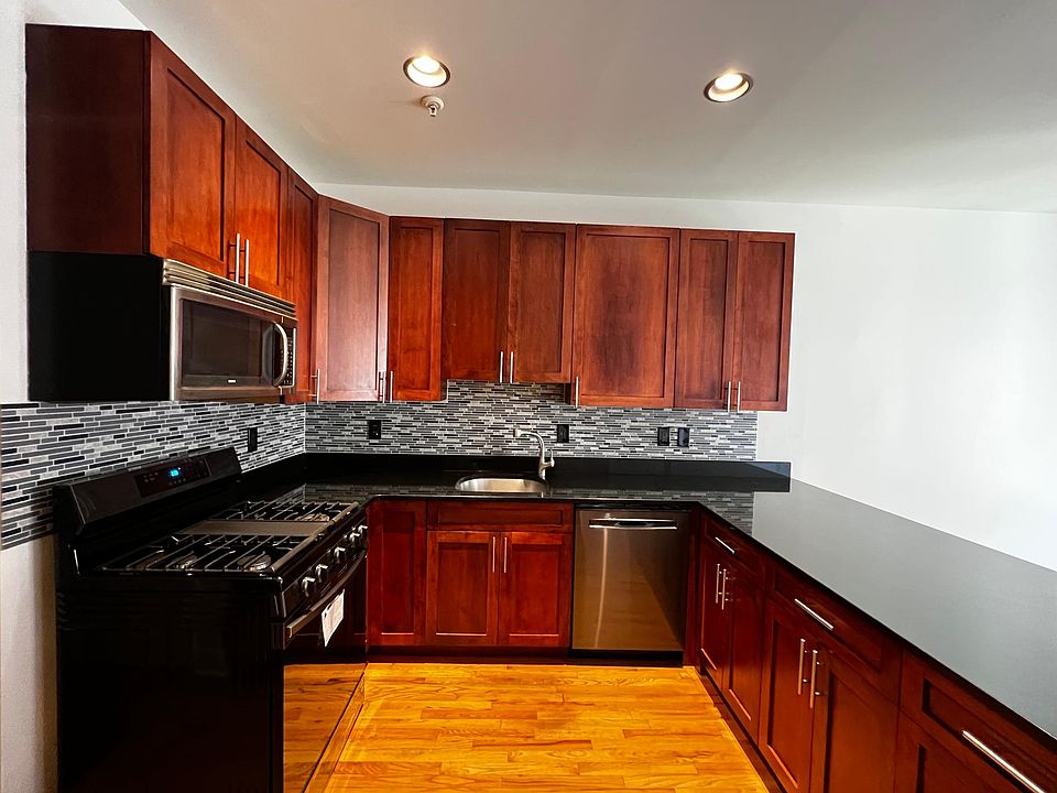 Gorgeous and large kitchen