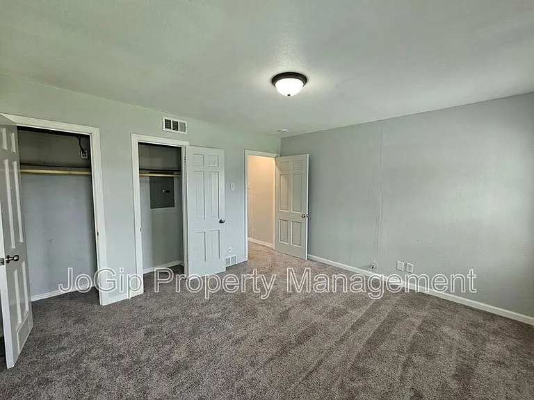 2023 E Illinois Ave — Photo 16