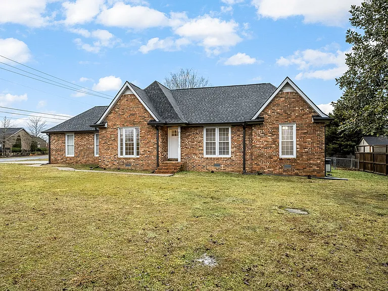 1015 Brinkley Rd — Photo 1