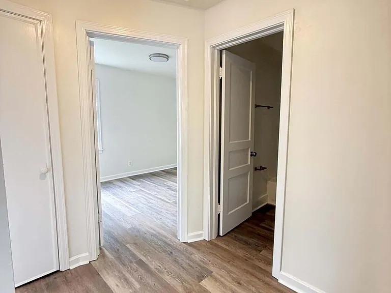 1022 Stanley Ave — Photo 4