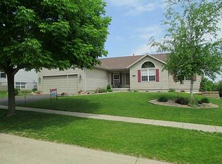 1825 Sugaridge Dr, Marion, IA 52302