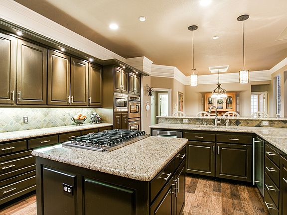 4th image of 1203 Strathmore Dr