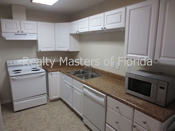5th image of 3237 Princeton Dr