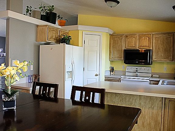 3rd image of 286 Meadowlark Dr