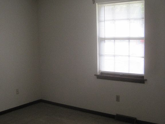 5th image of 704 Krohn Dr #704