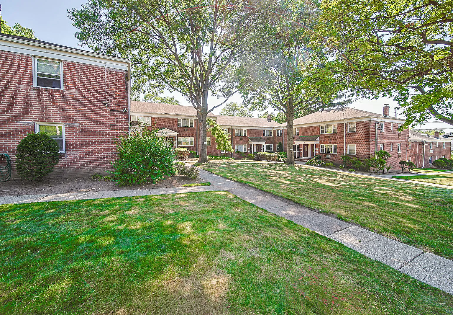 2 bed, 915 sqft, $2,500 — Photo 2
