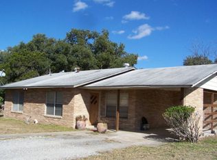 624 Sunset Ln, Leakey, TX 78873