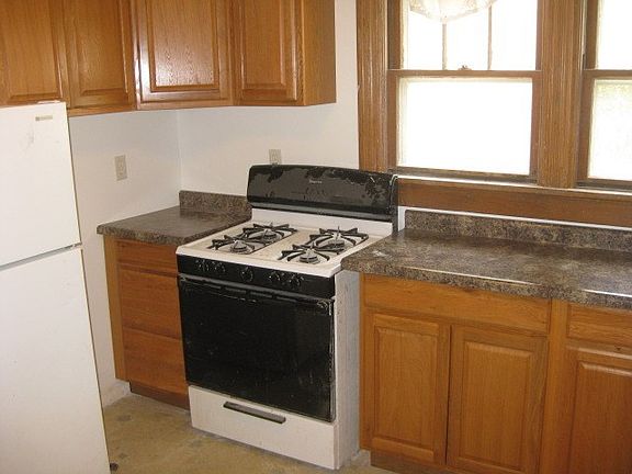 5th image of 916 S Vermillion St