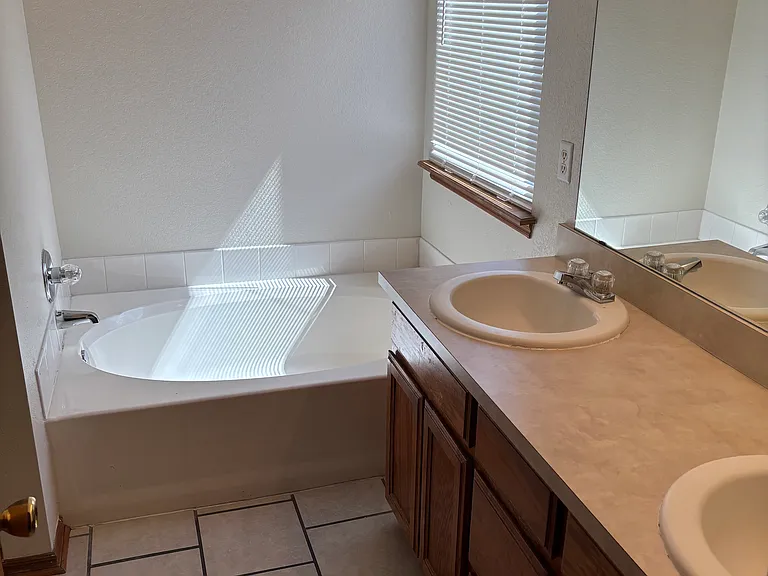 3204 SW 102nd St — Photo 9