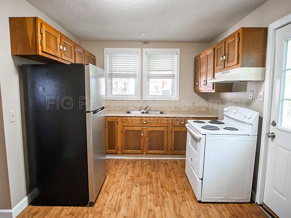 4th image of 210 Barnett Cir