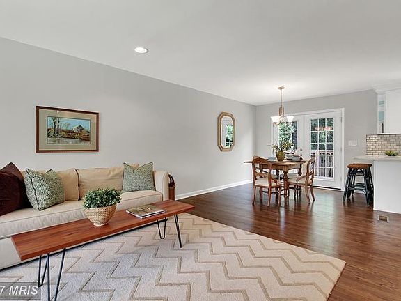 5th image of 37 Greenview Ave