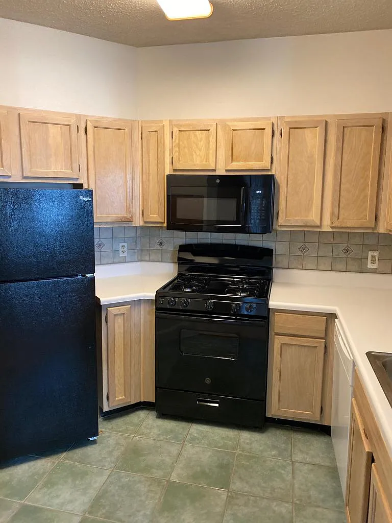 1 bed, 703 sqft, $1,650 — Photo 4