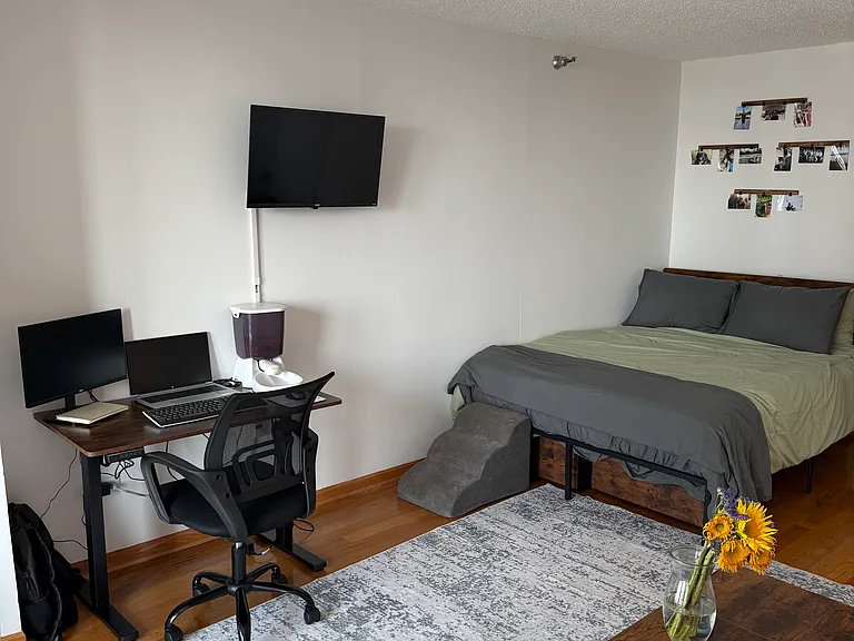 111 W Maple St #1807 — Photo 2