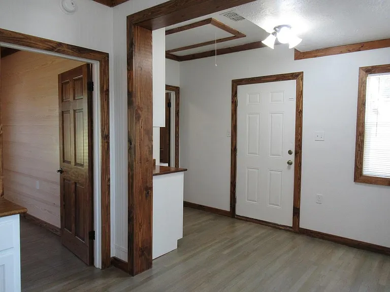 1601 W Main St — Photo 7
