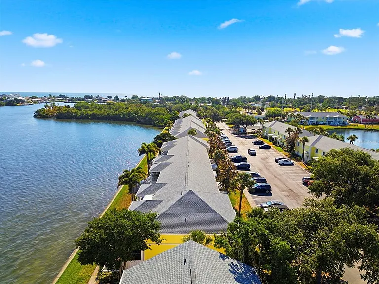 201 Pompano Dr SE #C — Photo 45