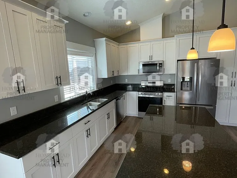 1062 Chestnut St — Photo 16