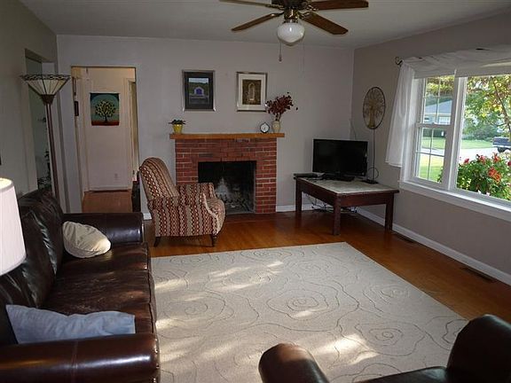 4th image of 107 Longview Dr