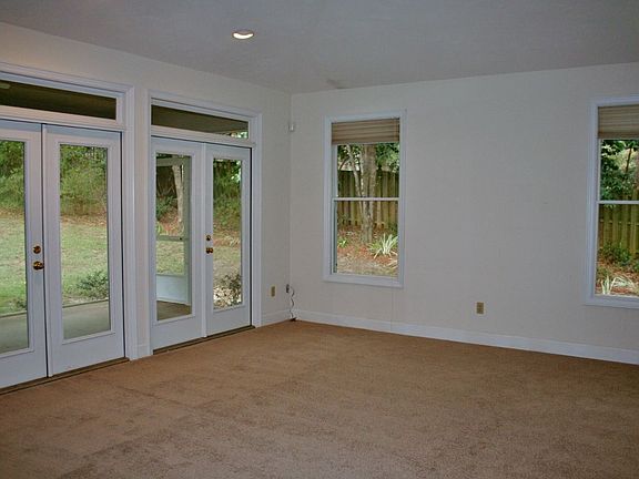 5th image of 2033 Dyrehaven Dr