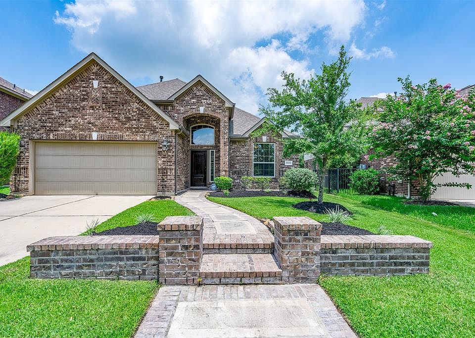 Fabulous 2-story Lennar home located on a lot that backs to a greenbelt in the highly sought after master planned community of B