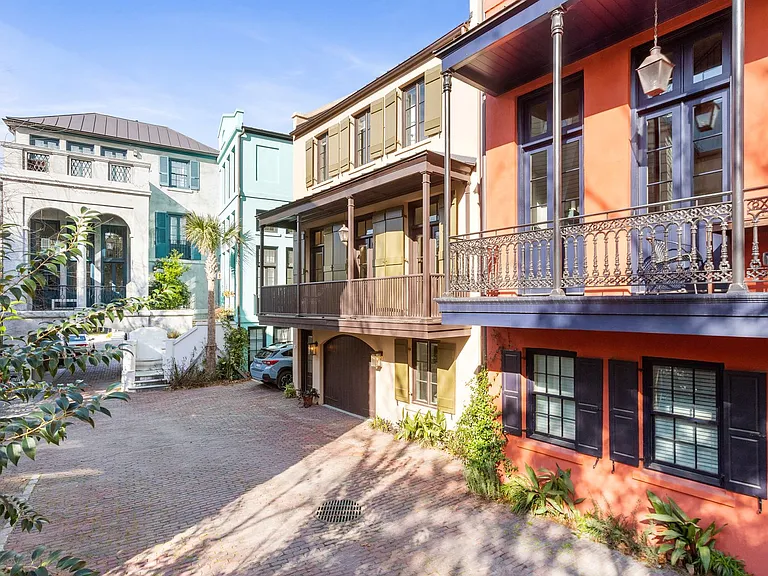 16 Catfiddle St — Photo 4