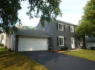 2416 Blue Spruce Ln, Aurora, IL 60502