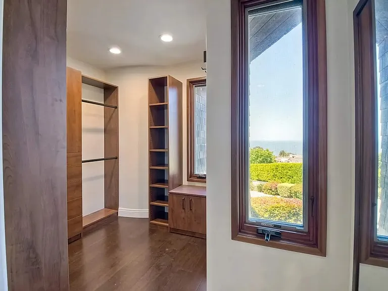 610 Amphitheatre Dr — Photo 13