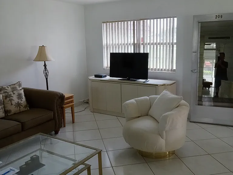 209 Waterford Cir #I — Photo 4