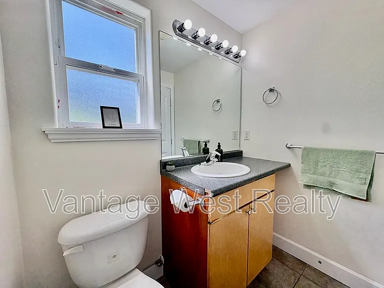 578B Cadder Ave — Photo 7