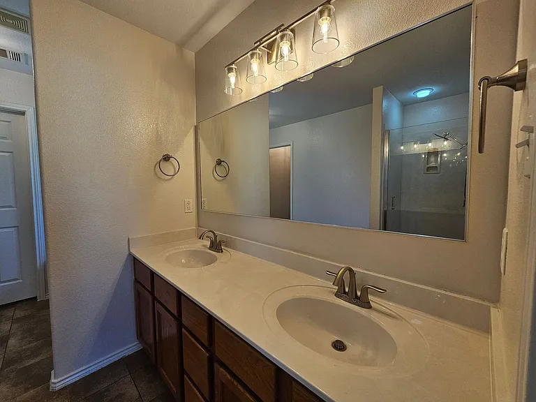 5311 Bridgewood Dr — Photo 11