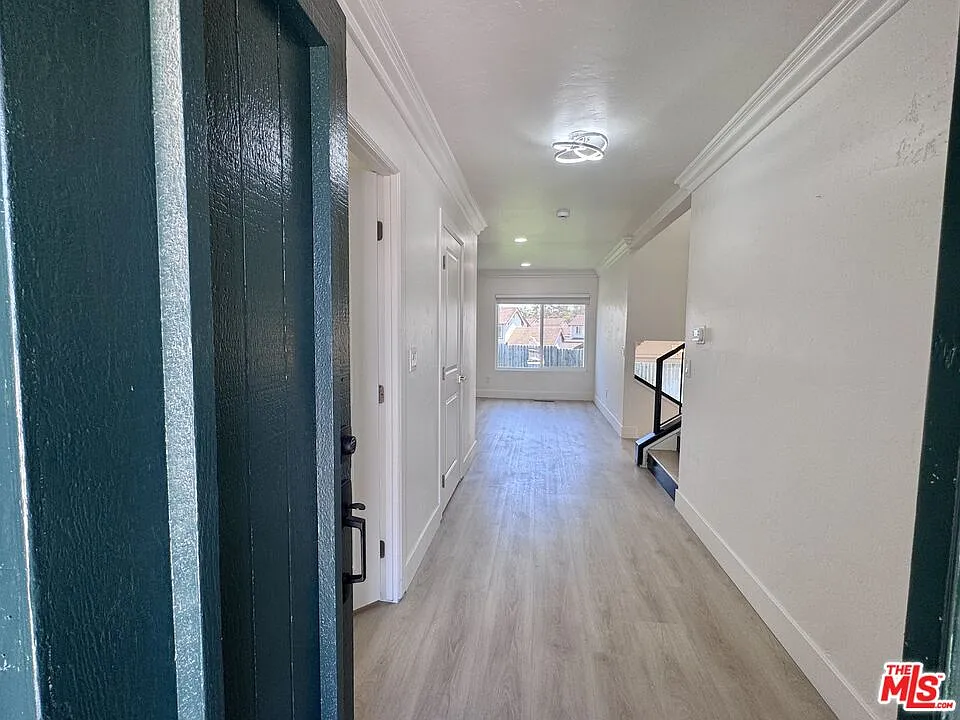 5 bed, 3.0 bath, 1988 sqft, $4,600 — Photo 2