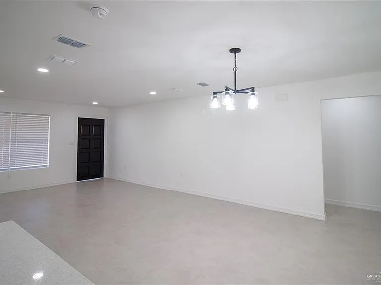 2537 Lindberg Ave — Photo 6